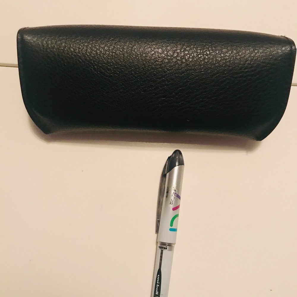 Men’s Black Ray Ban sunglass case with cleaning cloth - part of 5 for $25 bundle - Picture 9 of 9
